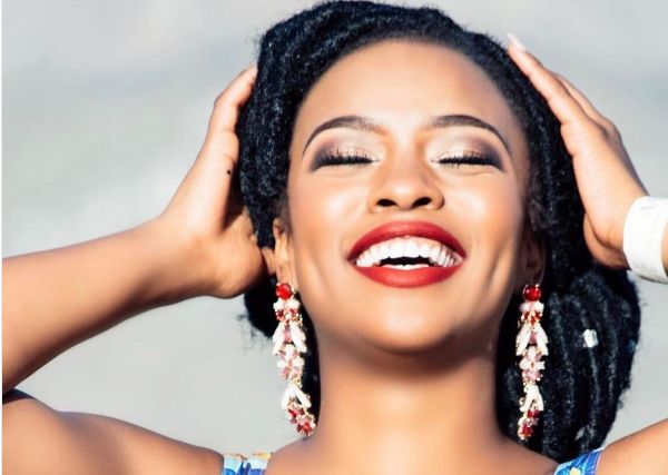 Nomzamo Shows Off Major Thighs Whilst Enjoying What's Left Of Summer