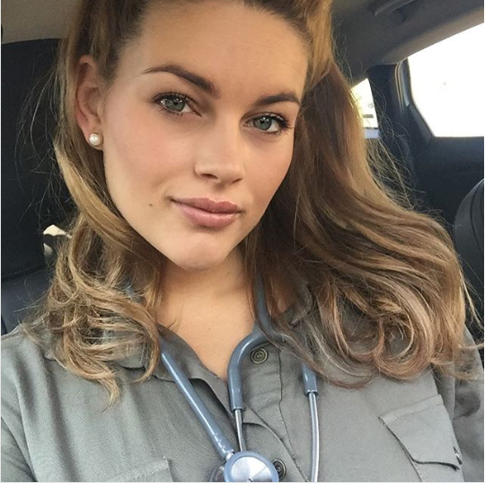 Former Miss SA Rolene Strauss Graduates As A Doctor!